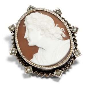 598433-hofer-antikschmuck-Antike-Brosche-mit-Mus_3