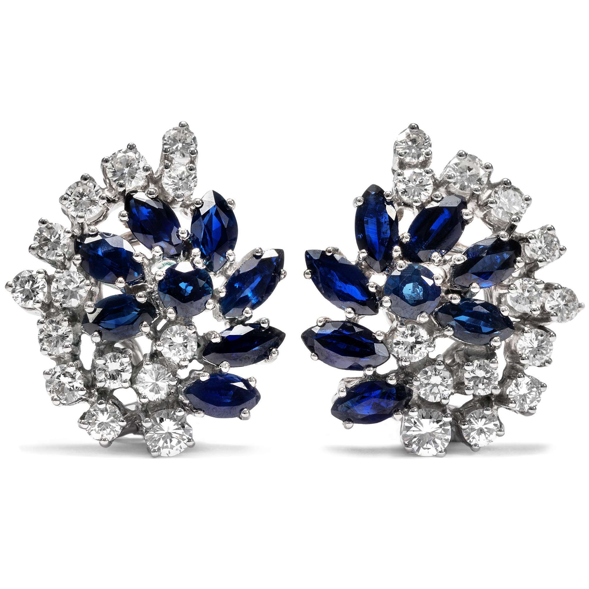 611313-hofer-antikschmuck-yVintage-Cluster-Ohrclips-mit-Saphiren-und-Brillanten-in-Weissgold-um-1970-Exzellenzcluster