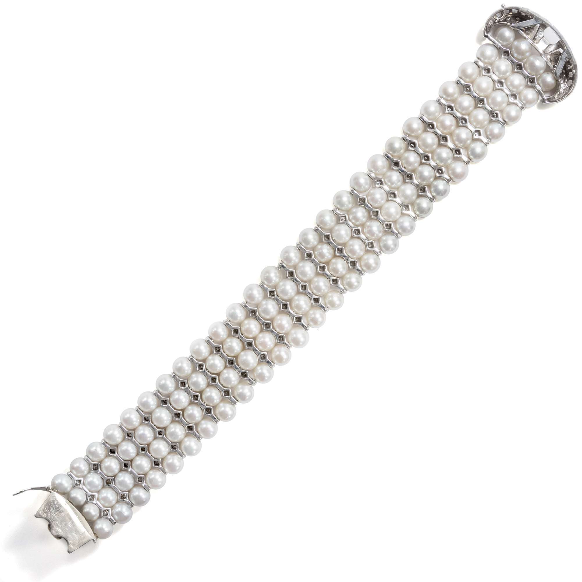 616231-hofer-antikschmuck-Glamouroeses-Jarretiere-Armband-aus-Perlen-und-Diamanten-um-1965-Tradition-und-Moderne_5