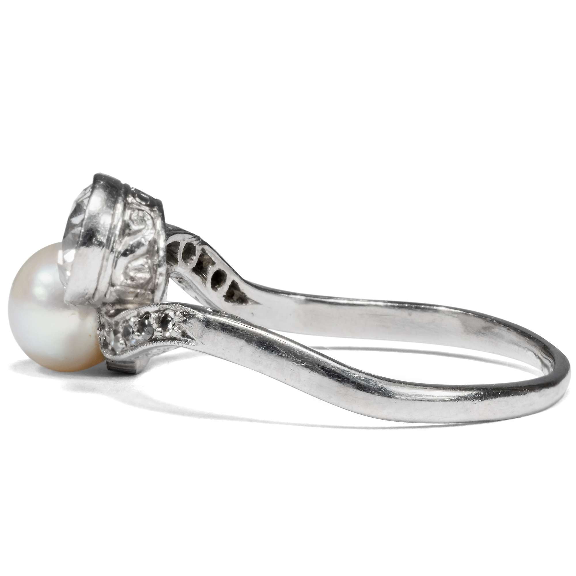 622247-hofer-antikschmuck-Eleganter-Toi-et-Moi-Ring-mit-Perle-und-Altschliff-Diamant-um-1920-Fliessende-Welle_4