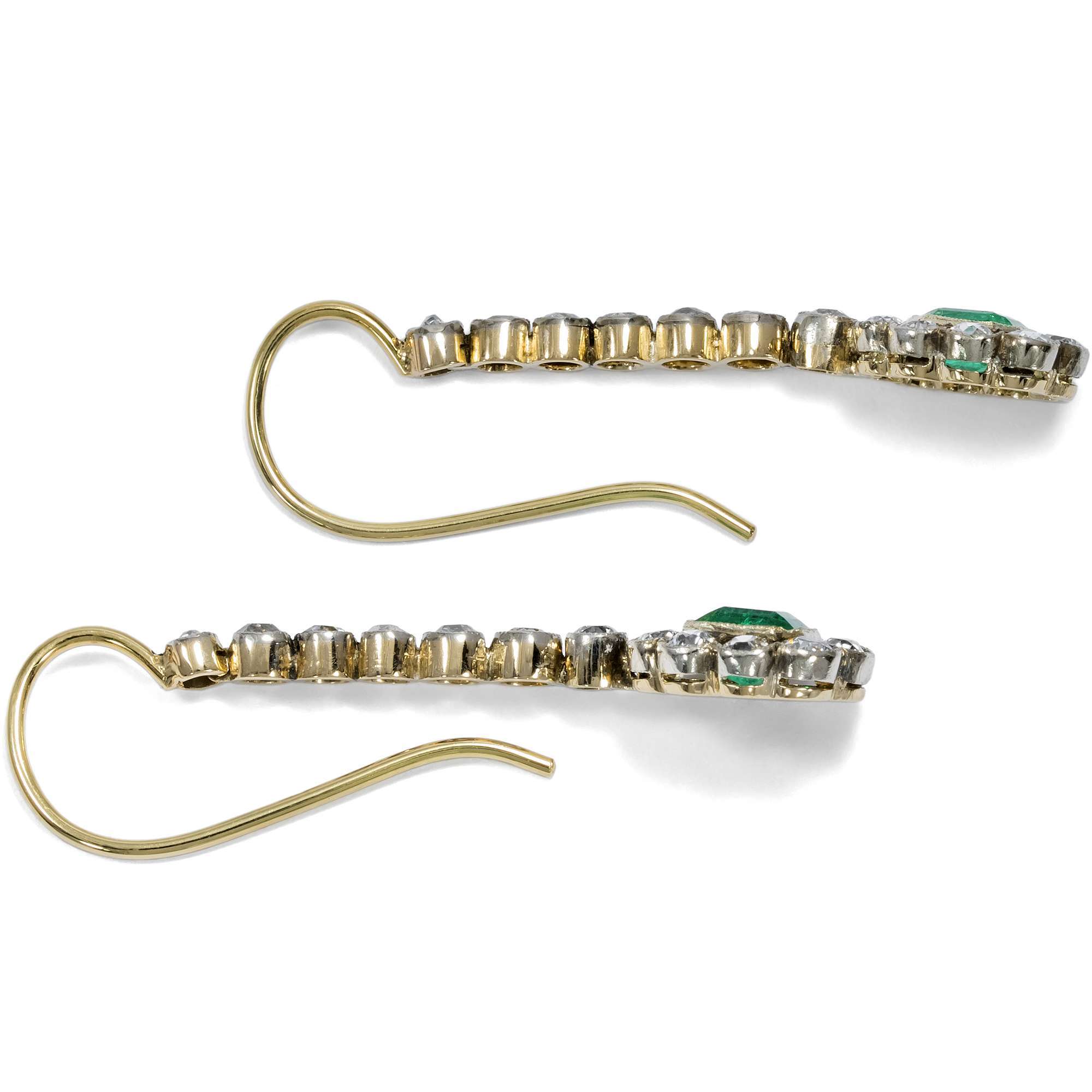 623615-hofer-antikschmuck-Elegante-Diamant-und-Smaragd-Ohrringe-aus-antiken-Elementen-Berlin-2024-Funkelnde-Mariage_1