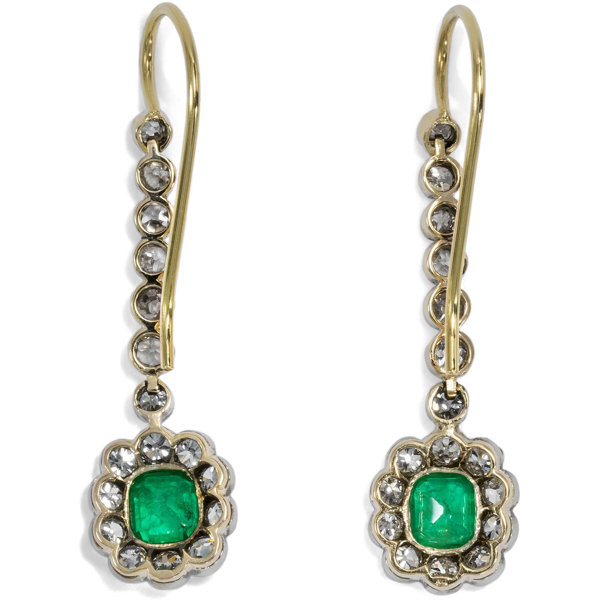 623615-hofer-antikschmuck-Elegante-Diamant-und-Smaragd-Ohrringe-aus-antiken-Elementen-Berlin-2024-Funkelnde-Mariage_3