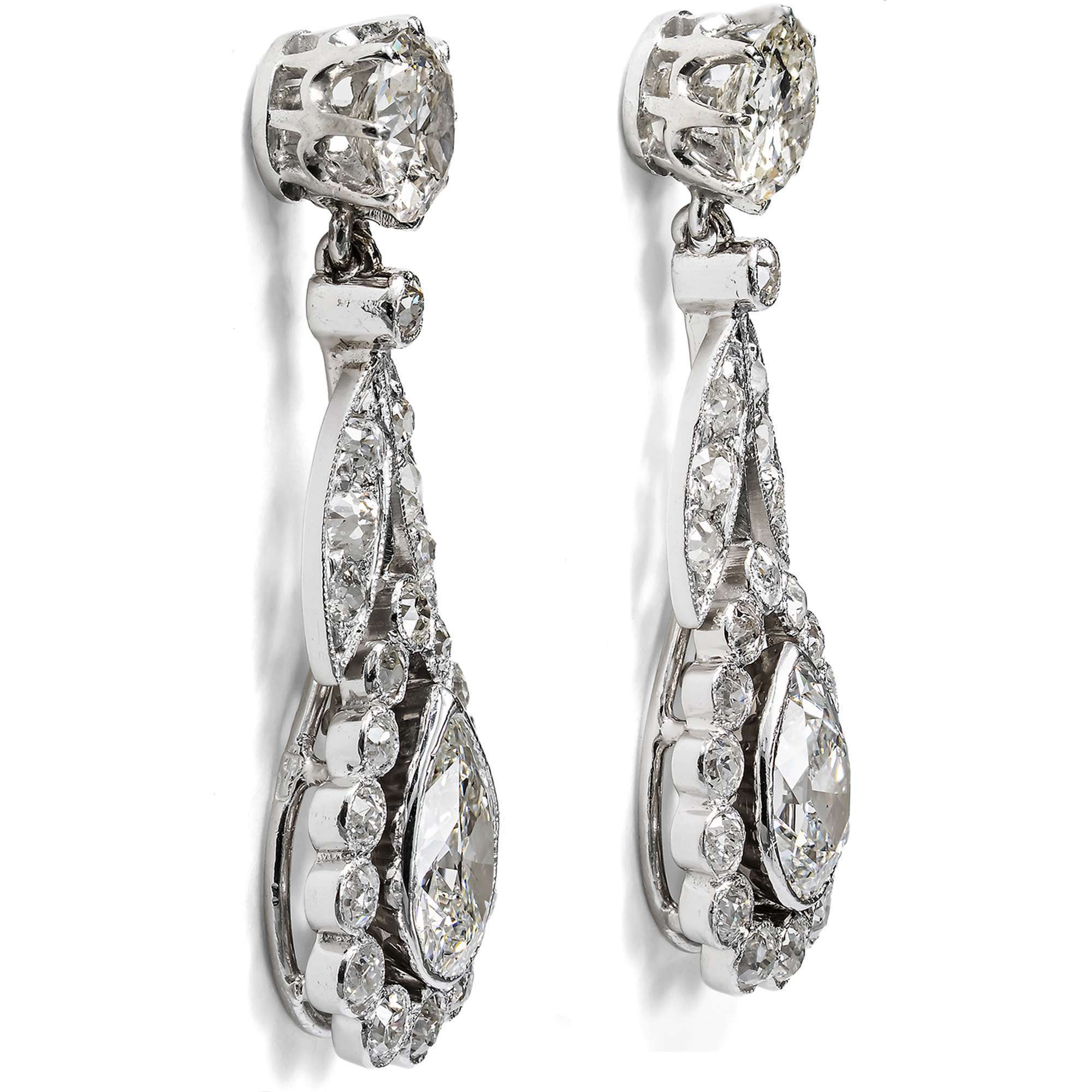 625503-hofer-antikschmuck-Kostbare-Ohrringe-mit-Diamanten-im-Altschliff-in-Platin-um-1910-Blueten-aus-Eis