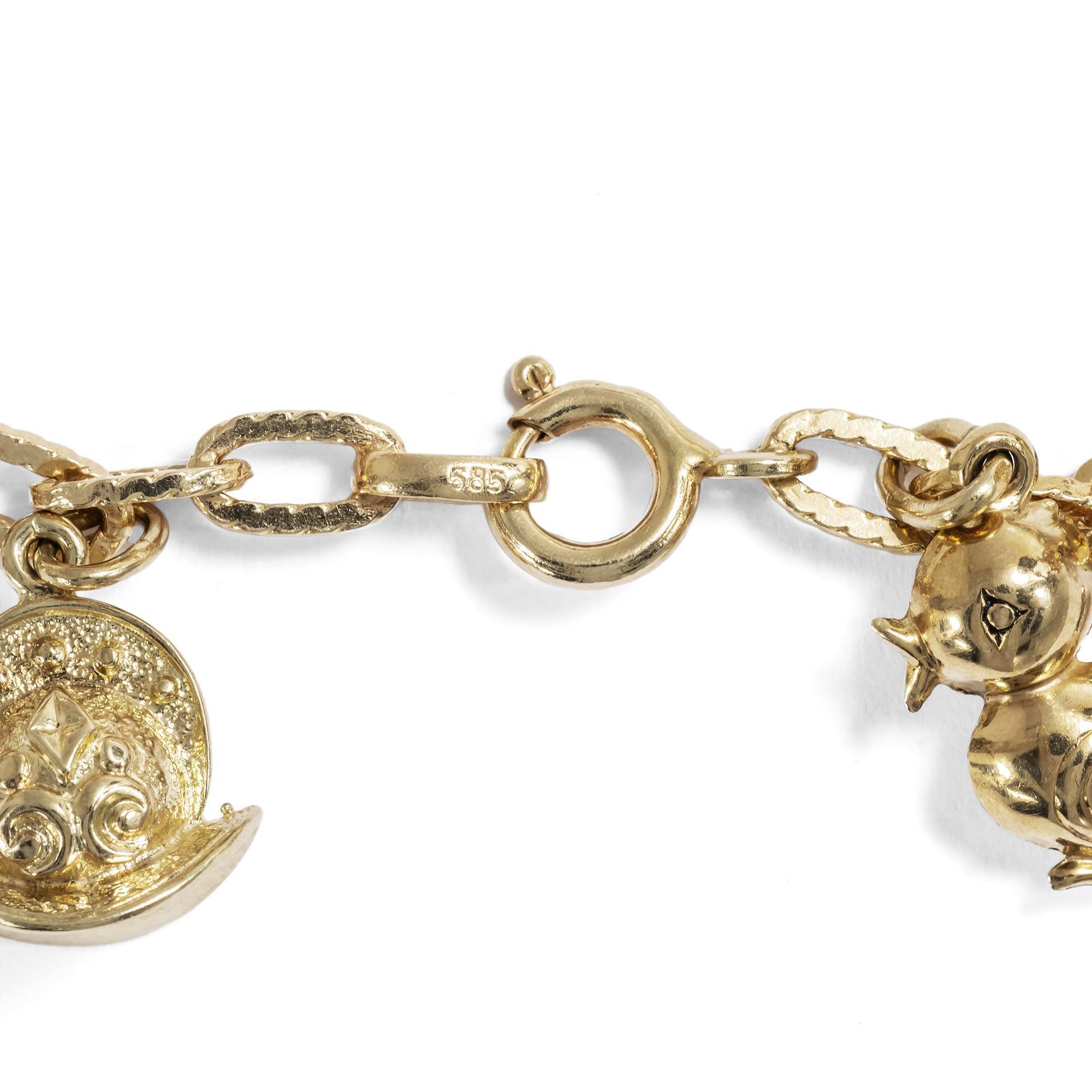 625967-hofer-antikschmuck-Witziges-Bettelarmband-aus-Gold-mit-acht-Anhaengern-Deutschland-um-1965-und-spaeter-Sammelfreuden_4