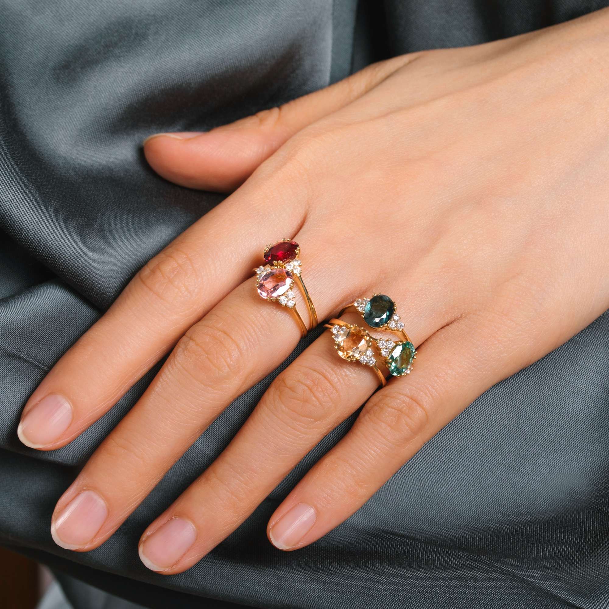 626526-hofer-antikschmuck-Ungetragener-Ring-mit-dunkelgruenem-Turmalin-und-Brillanten-in-Gold-aus-unserer-Werkstatt-Waldlicht_1