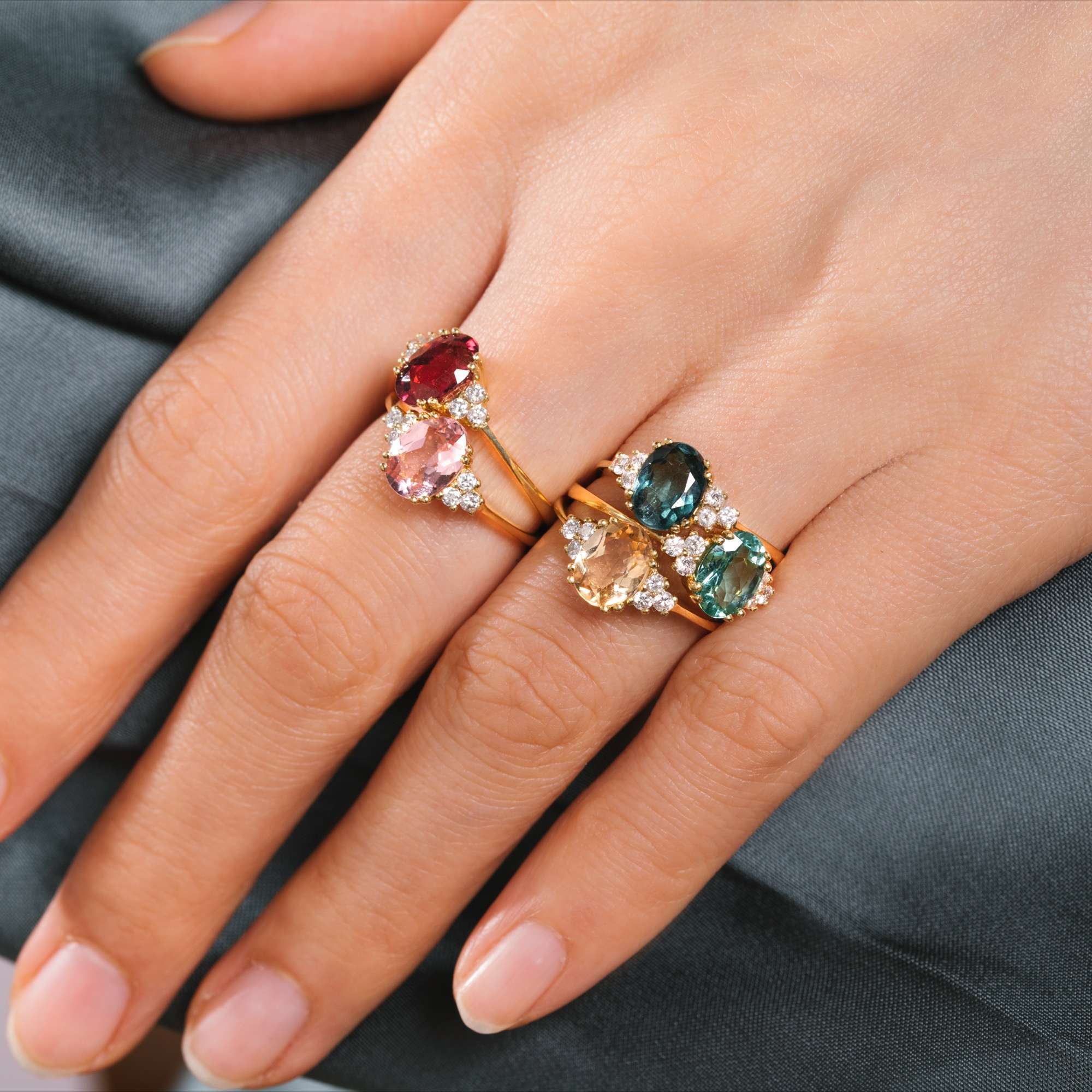 626526-hofer-antikschmuck-Ungetragener-Ring-mit-dunkelgruenem-Turmalin-und-Brillanten-in-Gold-aus-unserer-Werkstatt-Waldlicht_2
