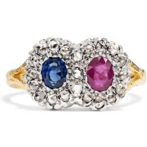 626971-hofer-antikschmuck-Nostalgischer-Ring-aus-Gold-und-Silber-mit-Diamanten-Saphir-und-Rubin-London-um-2000-In-ewiger-Verbindung_1