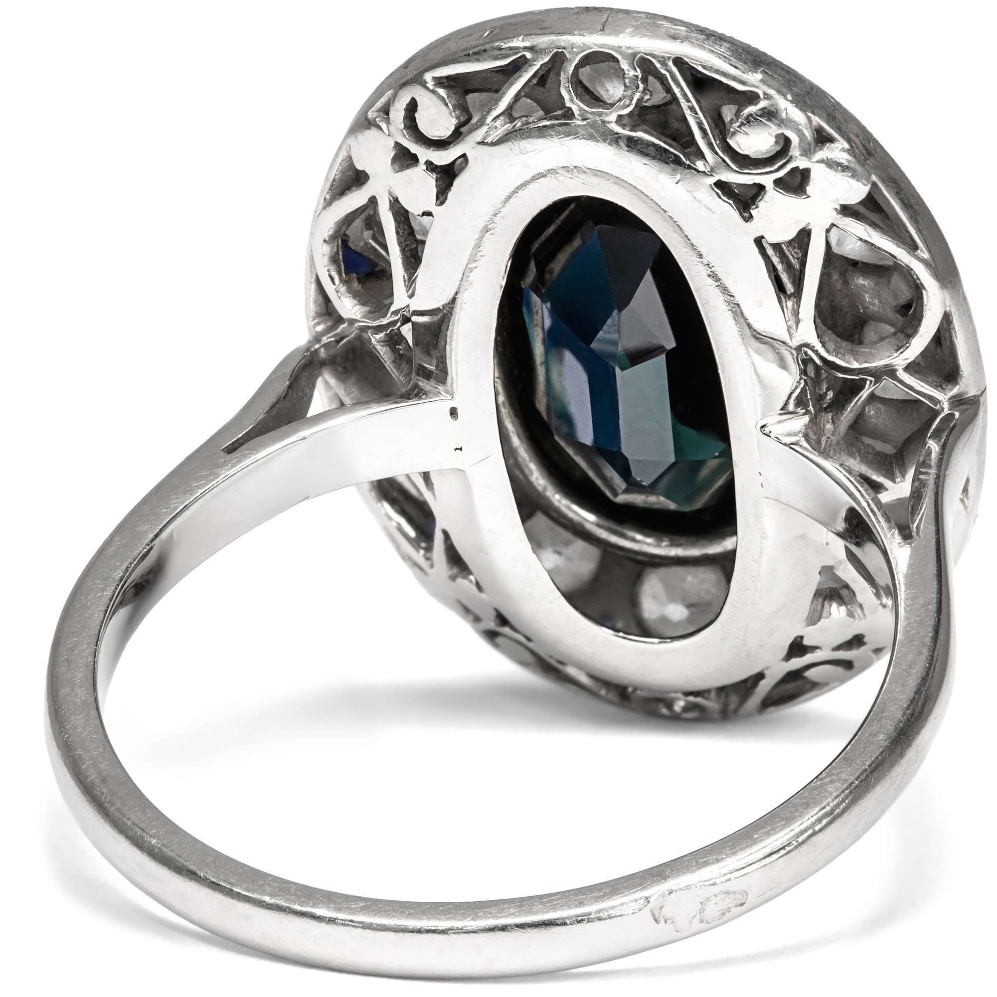 627155-hofer-antikschmuck-Erstklassiger-Ring-aus-Weissgold-und-Platin-mit-Saphiren-und-Diamanten-Paris-um-1925-Form-follows-Funkeln_2